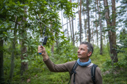 Markus Dietz (Institut für Tierökologie und Naturbildung) tracking bats using Radio telemetry equipment. Pripiat-Stokhid National Park in the Polesie area, Ukraine. © Daniel Rosengren